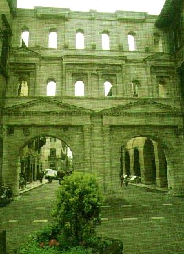 Porta Borsari.jpg (33037 byte)