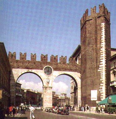 Portoni della Bra con Torre Pentagona.jpg (49053 byte)